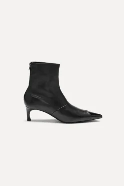 Pointed Leather Boot Black